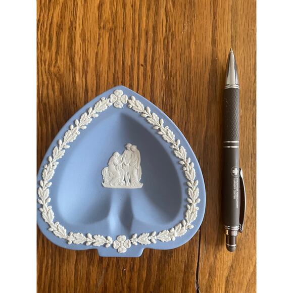 Wedgewood made in England trinket dish - Picture 2 of 6